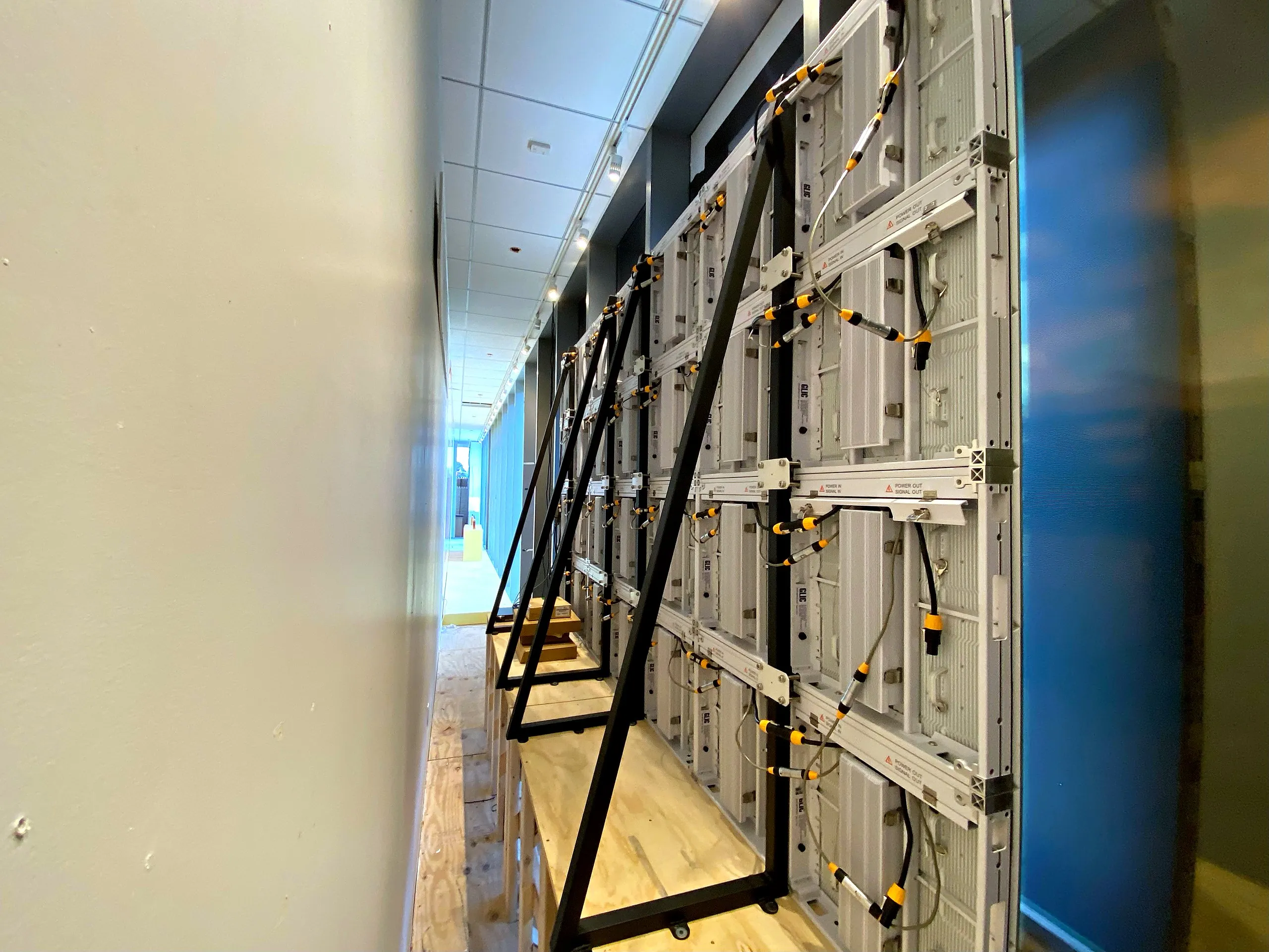 Mounting frame for an LED wall